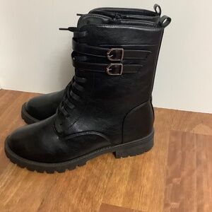 Like NEW: Ardene Black Boots fit 10-10.5